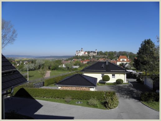 ... mit wunderschnen Blick auf Burg Ranis.
